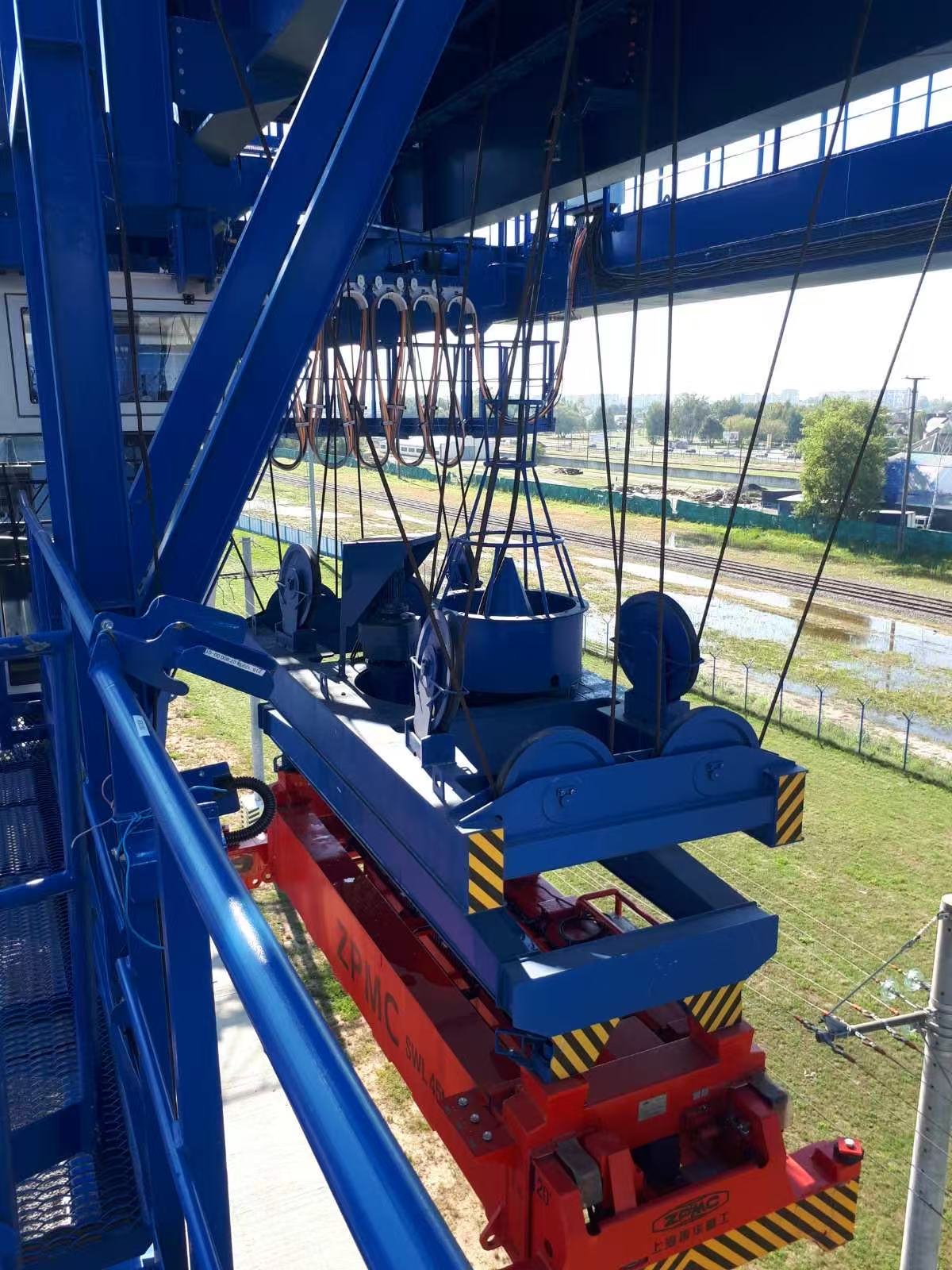 konteyner kran aylanish uchun vosita